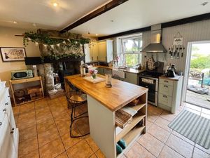 Kitchen- click for photo gallery